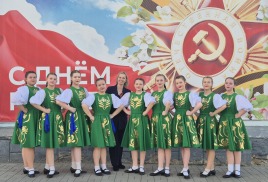 Большой праздничный концерт, посвящённый Дню Победы — 9 мая.